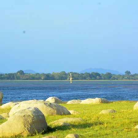Diya Dahara Lake Resort Tissamaharama Exterior photo