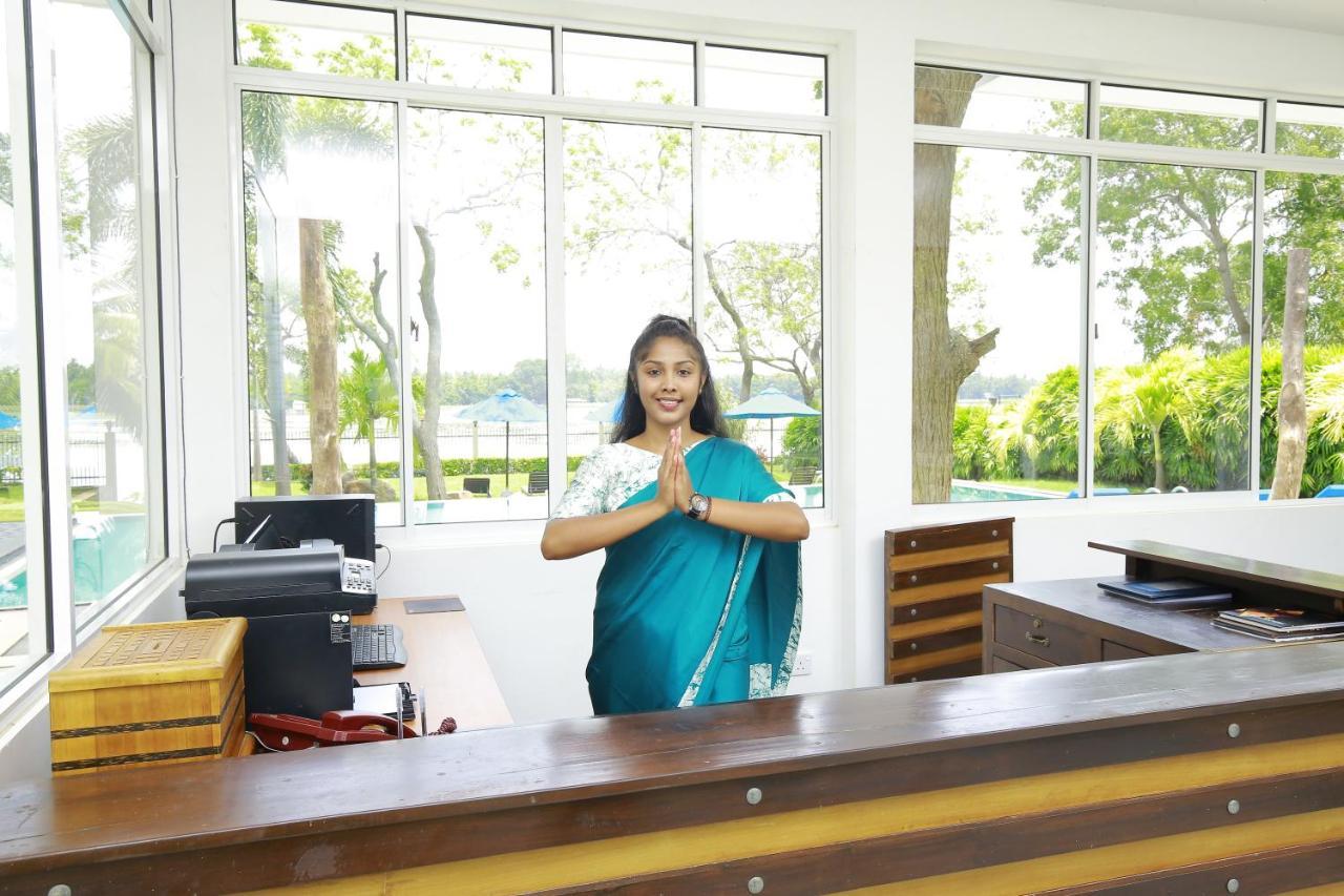 Resort Diya Dahara Lake Resort Tissamaharama