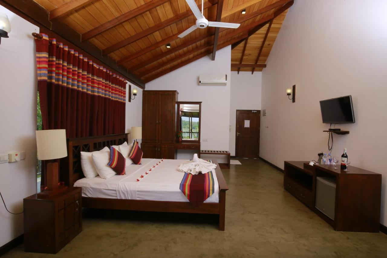 Resort Diya Dahara Lake Resort Tissamaharama