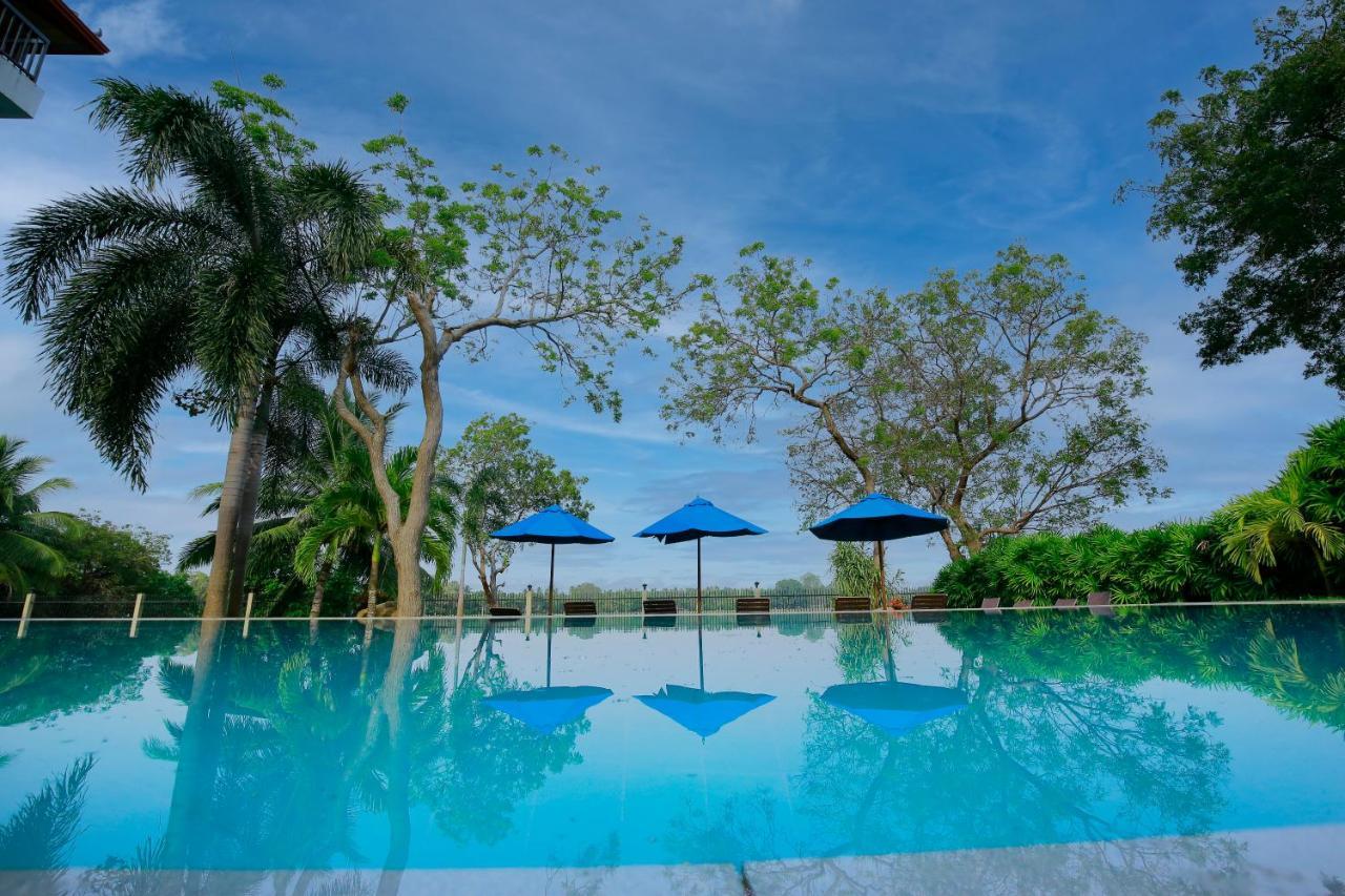 Diya Dahara Lake Resort 4*
