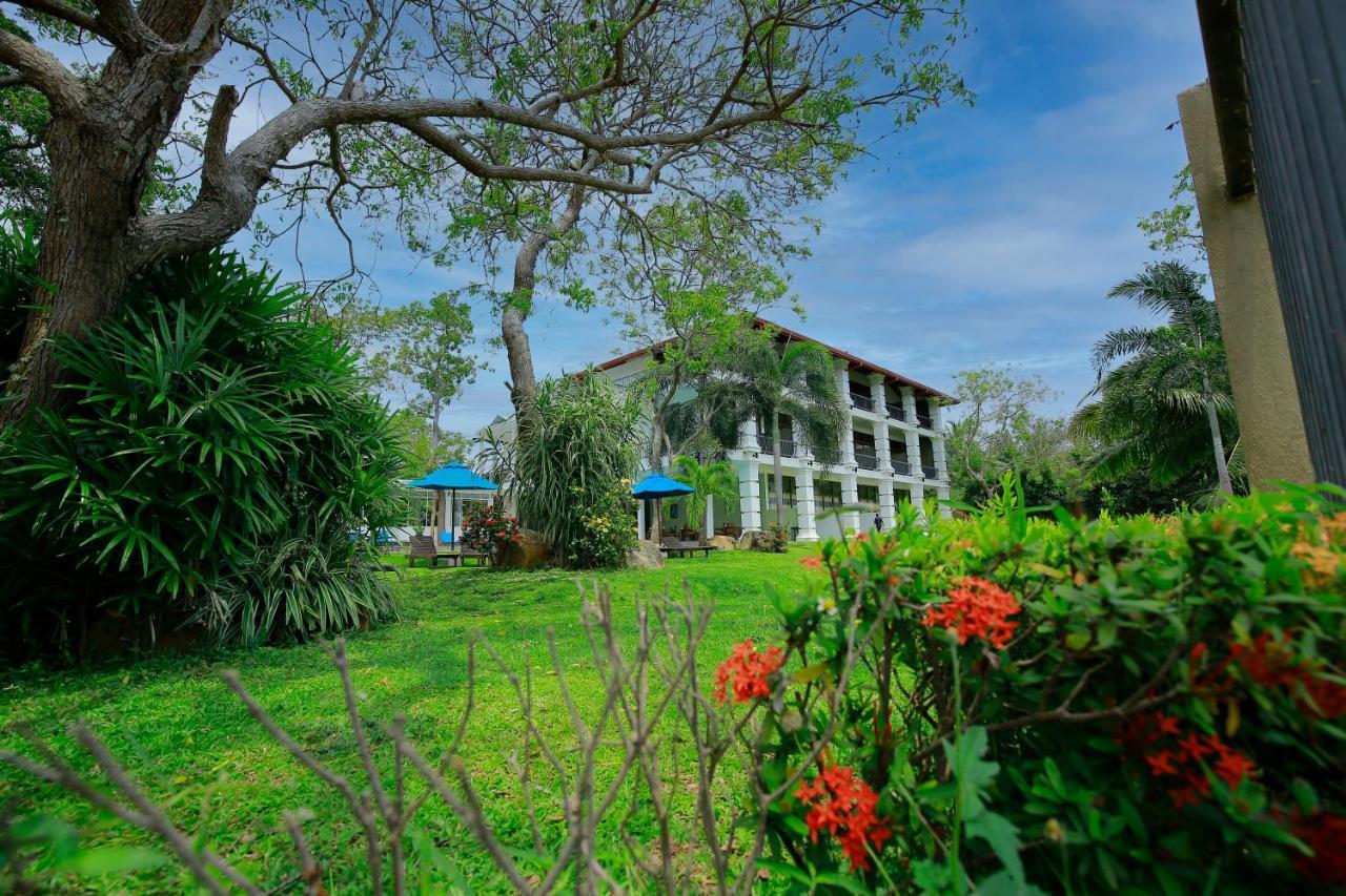 Diya Dahara Lake Resort 4* Yala