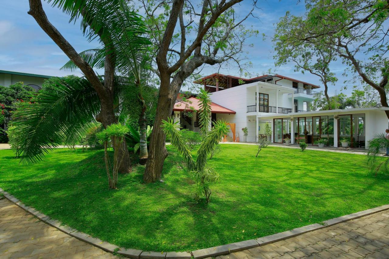 Resort Diya Dahara Lake Resort 4*