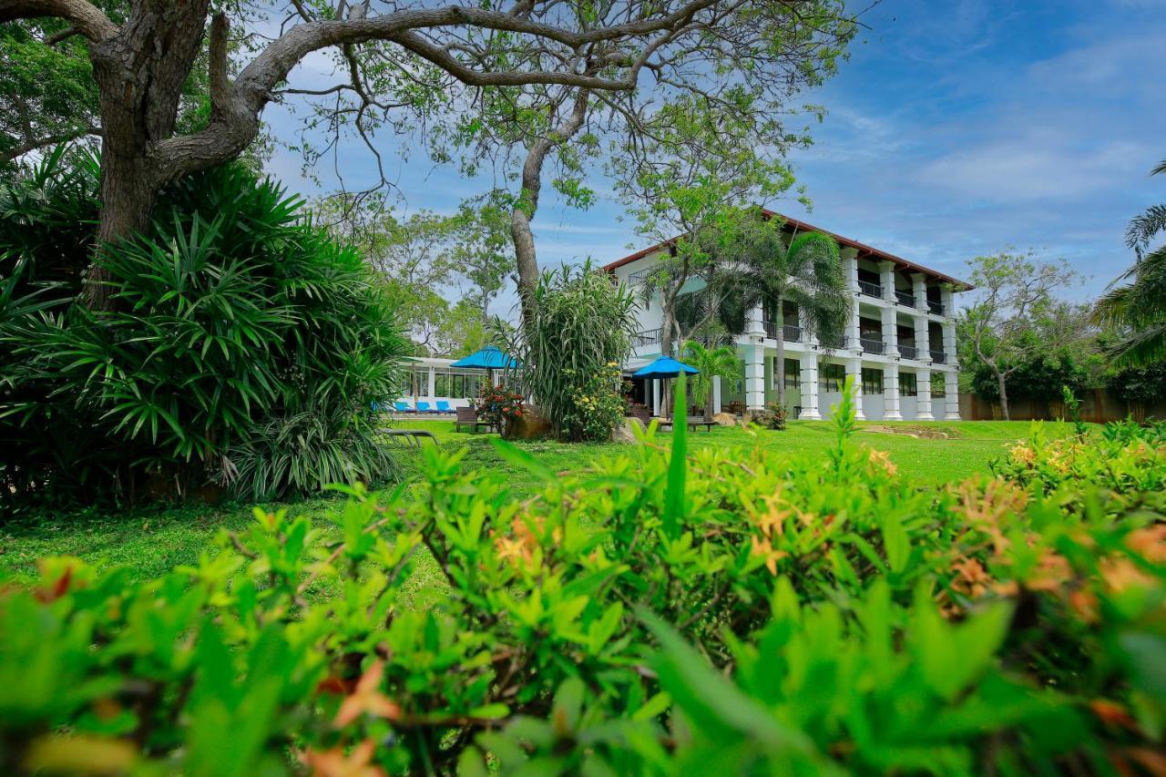 Diya Dahara Lake Resort Resort Tissamaharama