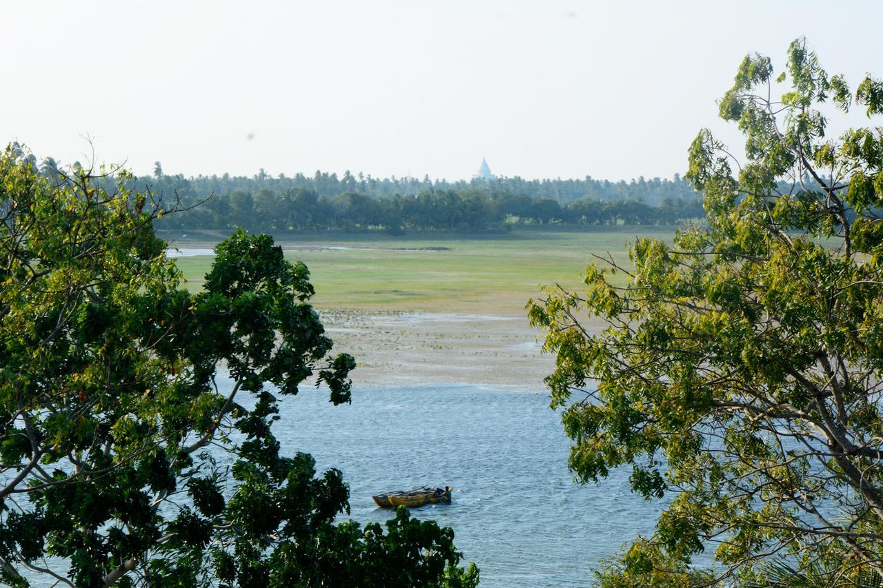 Resort Diya Dahara Lake Resort Tissamaharama