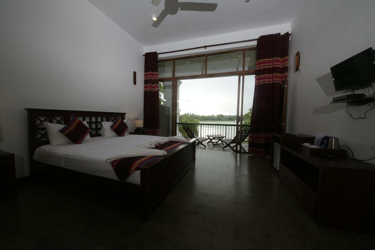 Diya Dahara Lake Resort Resort Tissamaharama