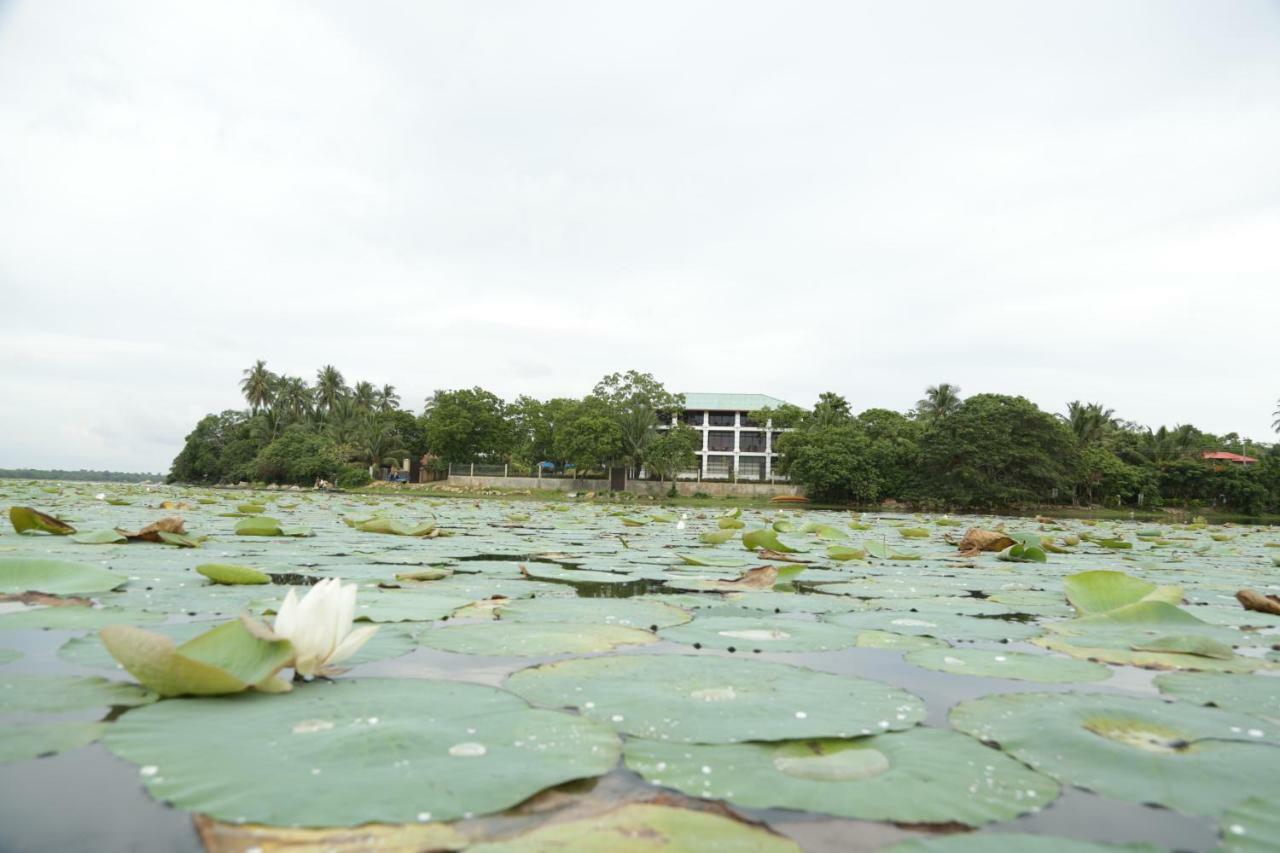 Diya Dahara Lake Resort Tissamaharama